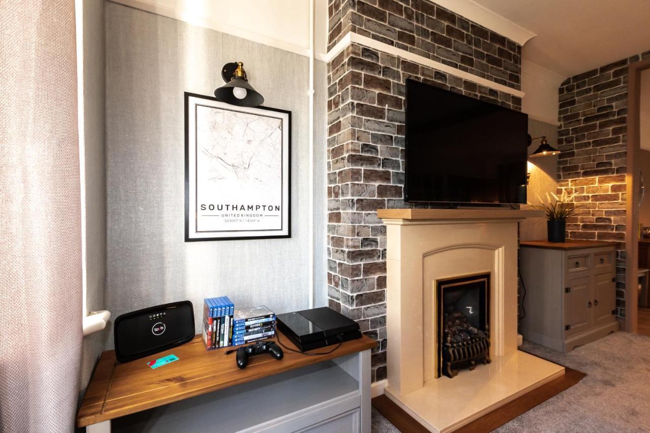 Cheerful 3-Bedroom Douglas House With Patio Southampton Exterior photo