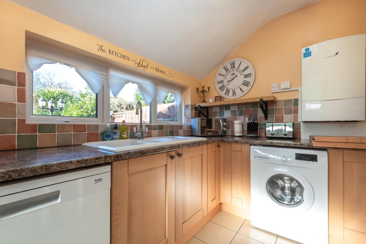 Cheerful 3-Bedroom Douglas House With Patio Southampton Exterior photo