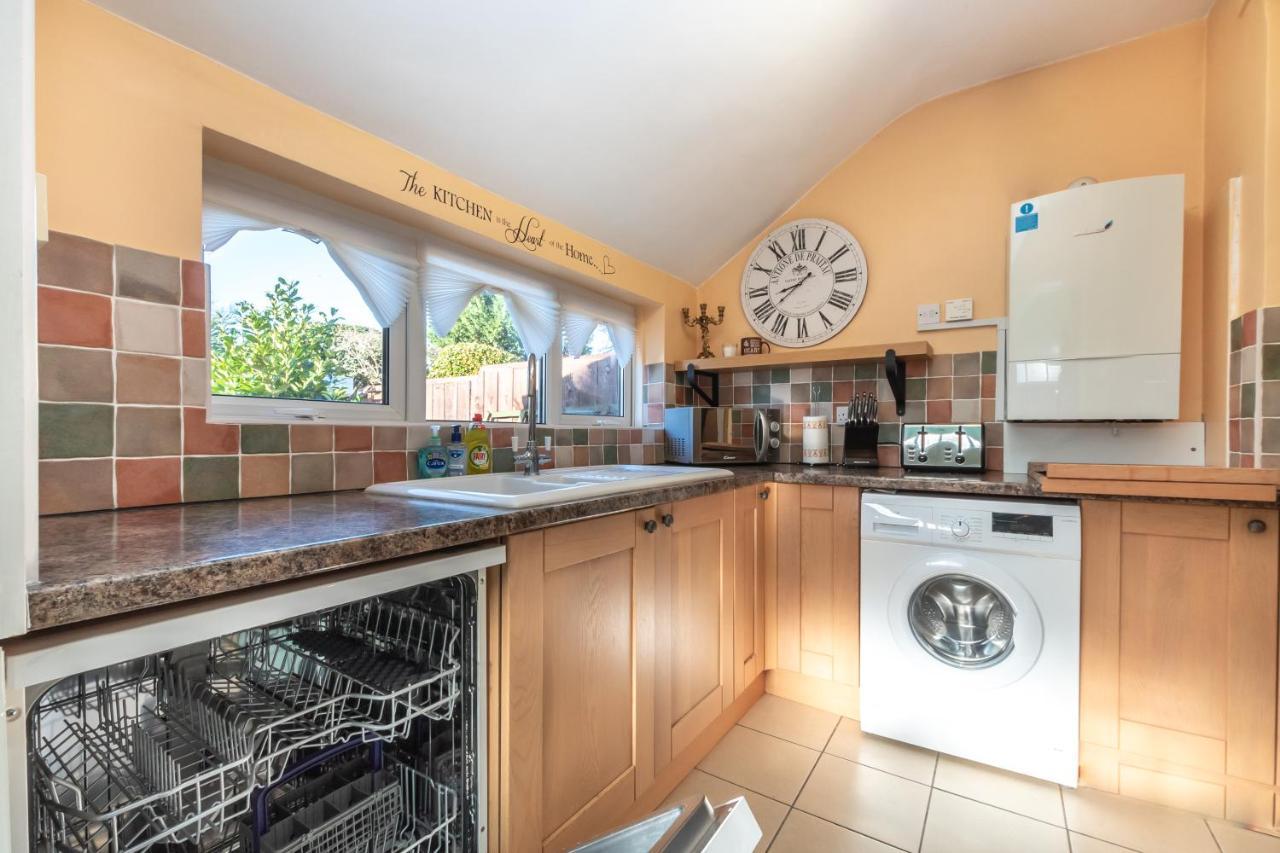 Cheerful 3-Bedroom Douglas House With Patio Southampton Exterior photo